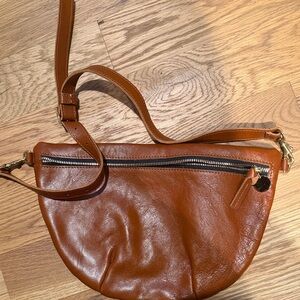 Elegant Tan Leather Crossbody Bag